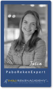 Portretfoto van Julia, Pabo RekenExpert bij de Pabo Rekenen Academy.